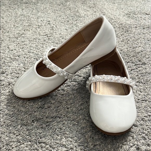 Dream Pairs | Dress Shoes with Beaded Strap for Little Girls - Picture 2 of 11